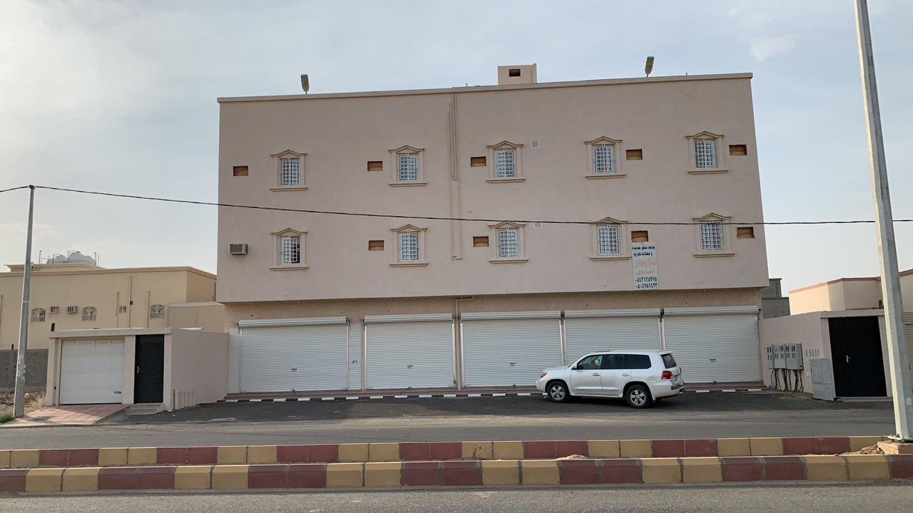 عمارة للبيع في شارع المخزومي, حي الأمير عبدالله, مدينة بيشة, منطقة عسير