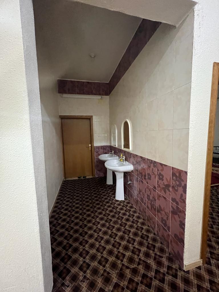 عمارة للبيع في شارع حنيظل, حي الروابي, مدينة أبها, منطقة عسير