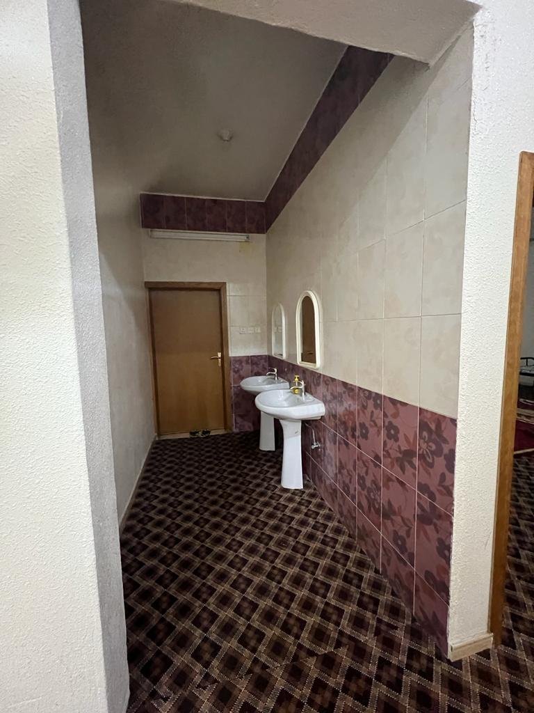 عمارة للبيع في شارع حنيظل, حي الروابي, مدينة أبها, منطقة عسير